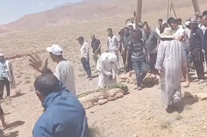 صدمة واحتقان بعد نزاع قبلي يوقف دفن جثمان سيدة لعدة ساعات بضواحي الرشيدية (فيديو)